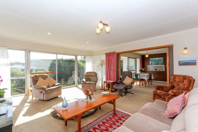 Photo of property in 5 Renown Place, Spotswood, New Plymouth, 4310