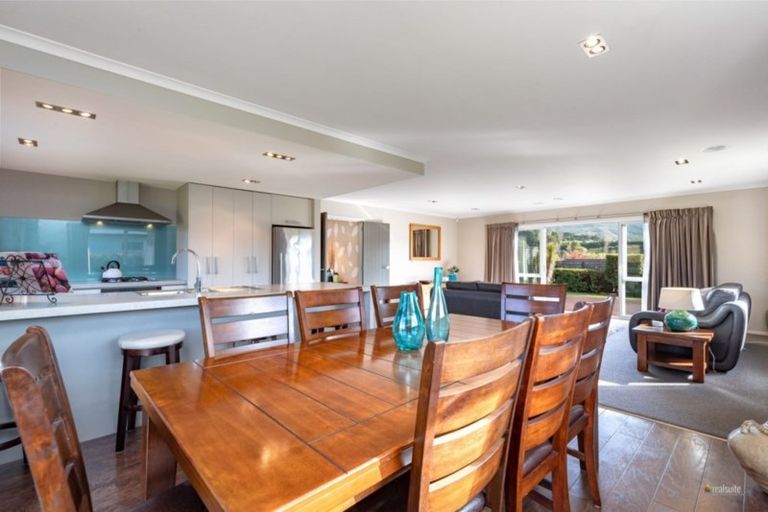 Photo of property in 14 Jade Crescent, Timberlea, Upper Hutt, 5018