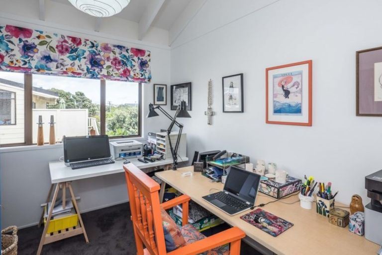 Photo of property in 106 Field Way, Waikanae Beach, Waikanae, 5036