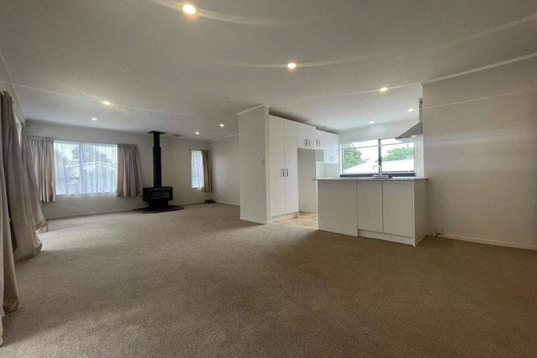 Photo of property in 6 Thalia Place, Totara Vale, Auckland, 0629