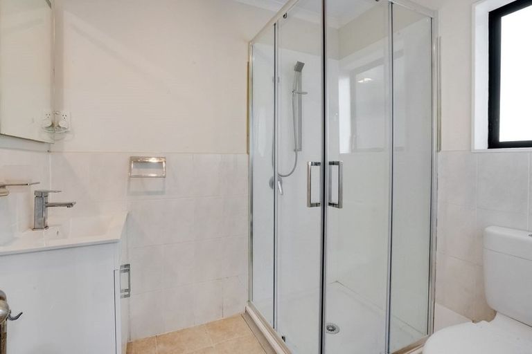 Photo of property in 17 Glenveagh Park Drive, Weymouth, Auckland, 2103