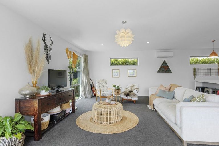 Photo of property in 15 Whitau Place, Marshland, Christchurch, 8083