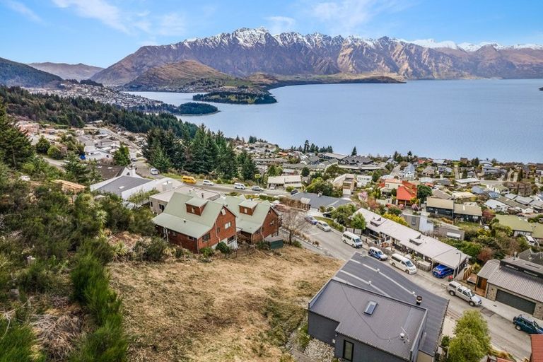 Photo of property in 9 Caples Place, Fernhill, Queenstown, 9300