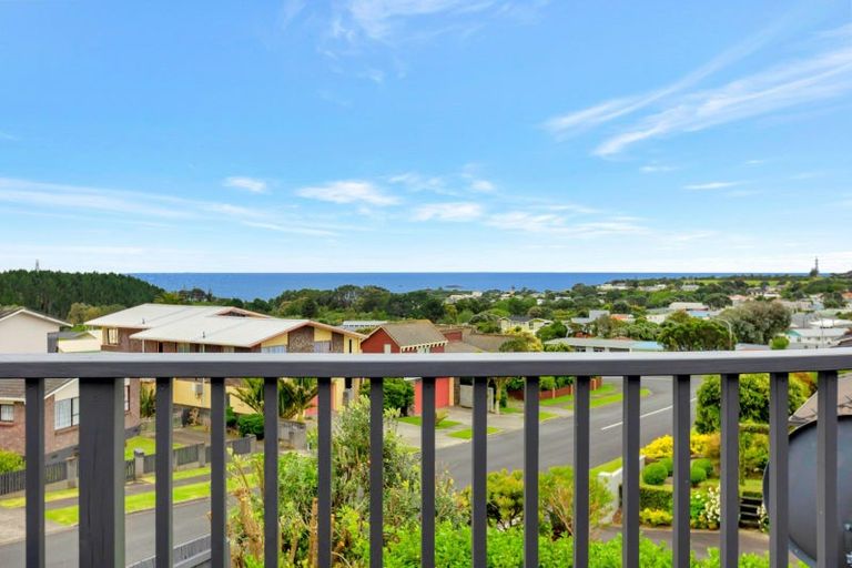Photo of property in 9 Darwin Crescent, Spotswood, New Plymouth, 4310