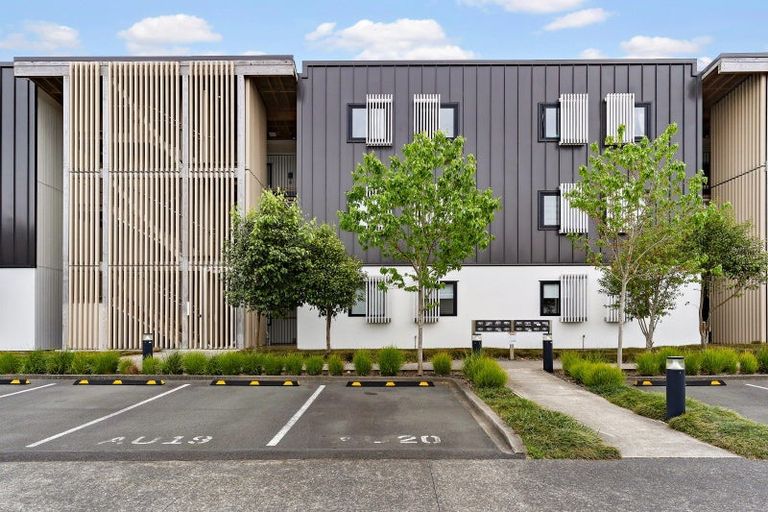 Photo of property in 4/169 Hobsonville Point Road, Hobsonville, Auckland, 0616