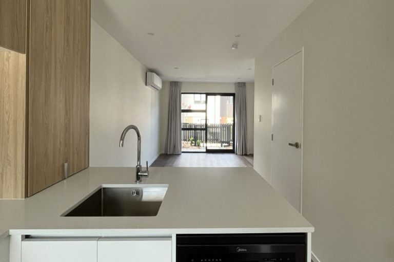 Photo of property in 6/476 West Coast Road, Glen Eden, Auckland, 0602