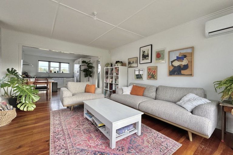 Photo of property in 10 Birdwood Road, Swanson, Auckland, 0612