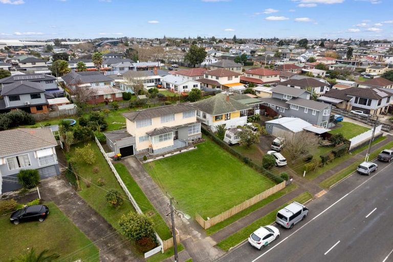 Photo of property in 17 Plunket Avenue, Papatoetoe, Auckland, 2104