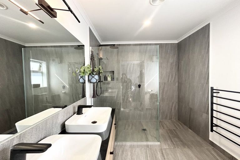 Photo of property in 14a West Hoe Road, Orewa, 0931