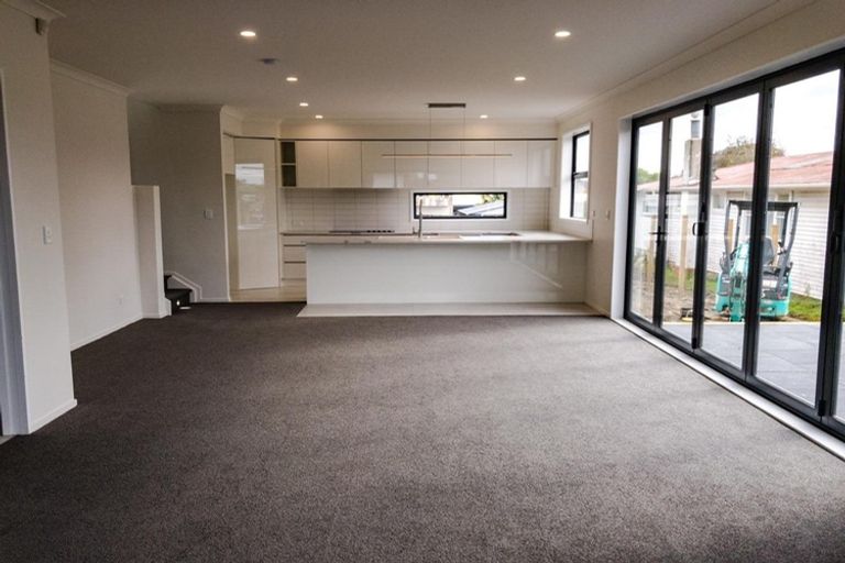 Photo of property in 60 Renata Crescent, Te Atatu Peninsula, Auckland, 0610