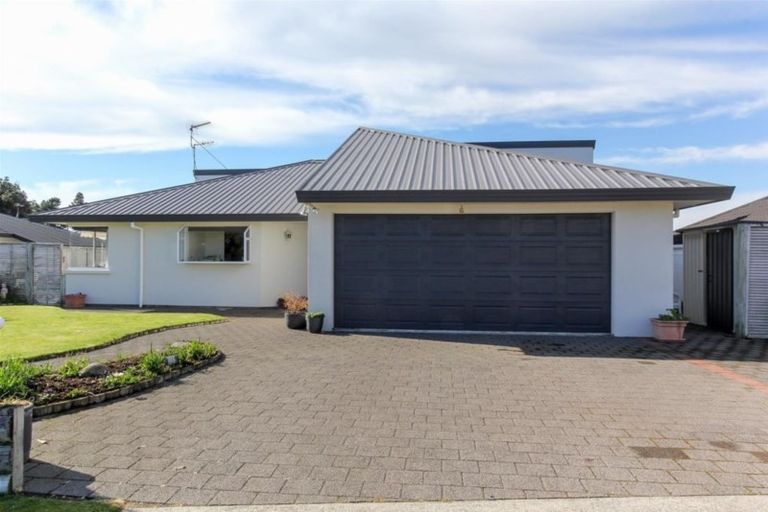 Photo of property in 54 Karina Road, Merrilands, New Plymouth, 4312