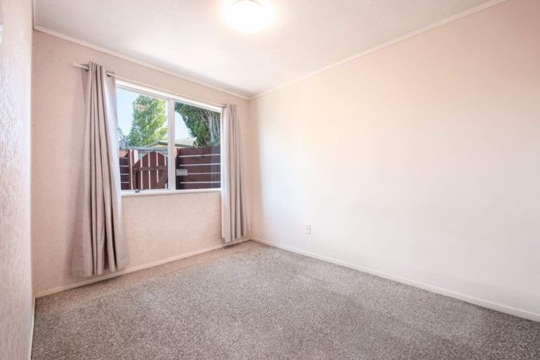 Photo of property in 2/116 Seabrook Avenue, New Lynn, Auckland, 0600