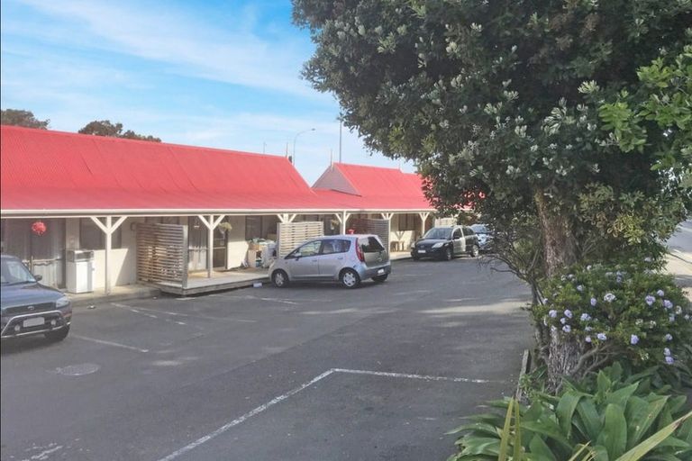 Photo of property in 252 Grounsell Crescent, Belmont, Lower Hutt, 5010