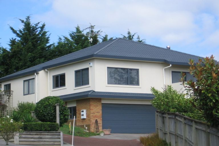 Photo of property in 36 Margaret Henry Crescent, Oteha, Auckland, 0632