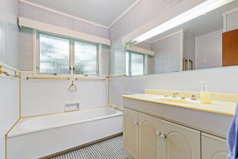 Photo of property in 42 Braemar Road, Castor Bay, Auckland, 0620