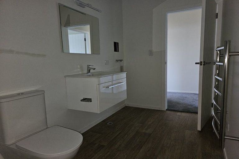 Photo of property in 10/19 Collins Avenue, Tawa, Wellington, 5028