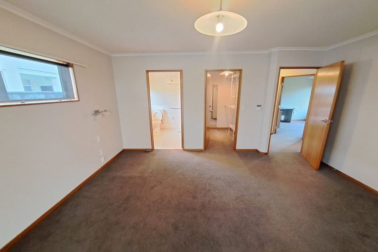 Photo of property in 2 Kawaroa Lane, New Plymouth, 4310