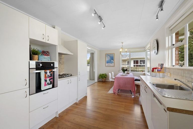 Photo of property in 252 Huatoki Street, Upper Vogeltown, New Plymouth, 4310