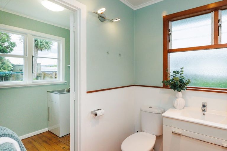 Photo of property in 27 Waterloo Crescent, Hokowhitu, Palmerston North, 4410