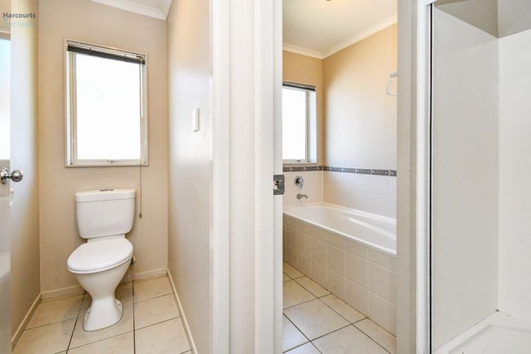 Photo of property in 2 Carisbrook Crescent, Papakura, 2110