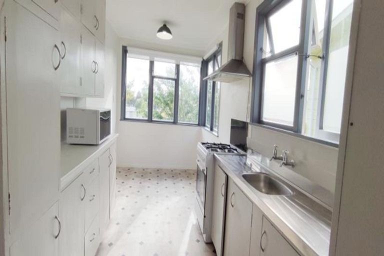 Photo of property in 8 Granby Place, Westown, New Plymouth, 4310