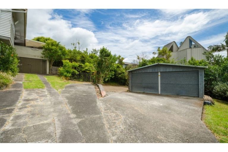 Photo of property in 50 Hebron Road, Waiake, Auckland, 0630