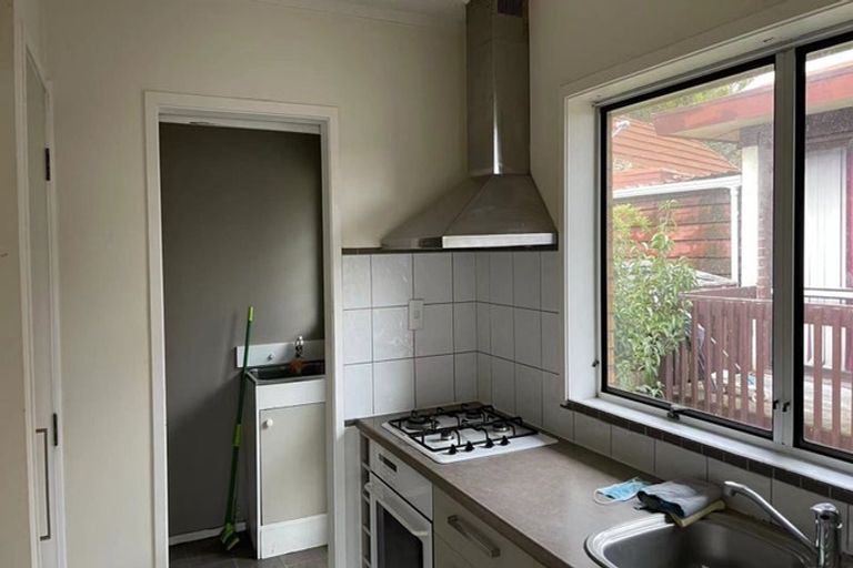 Photo of property in 1/309 Wairau Road, Totara Vale, Auckland, 0627