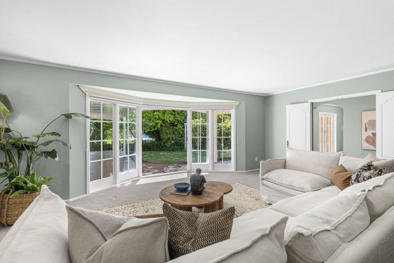 Photo of property in 76a Mangorei Road, Strandon, New Plymouth, 4312