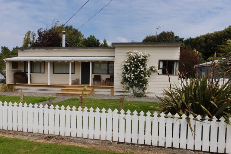 Photo of property in 12 Walker Street, Riverton/aparima, Riverton, 9822
