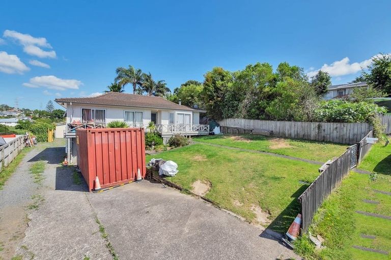 Photo of property in 18 Cedar Heights Avenue, Massey, Auckland, 0614
