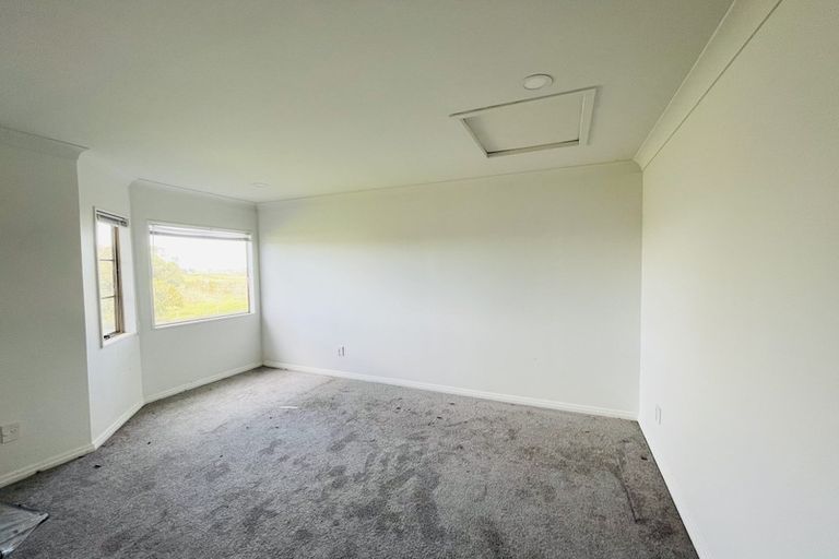 Photo of property in 11 Bream Revel Way, Karaka, Papakura, 2580