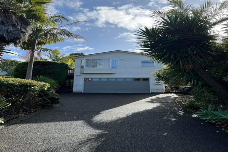 Photo of property in 24 Sheridan Drive, New Lynn, Auckland, 0600