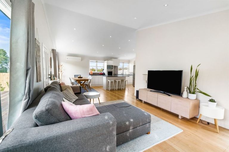 Photo of property in 13a John Road, Stanmore Bay, Whangaparaoa, 0932