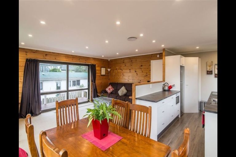 Photo of property in 6 Tatum Way, Johnsonville, Wellington, 6037