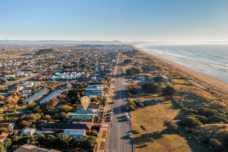 Photo of property in 384 Marine Parade, South New Brighton, Christchurch, 8062