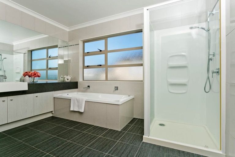 Photo of property in 7 Wye Oak Drive, Schnapper Rock, Auckland, 0632