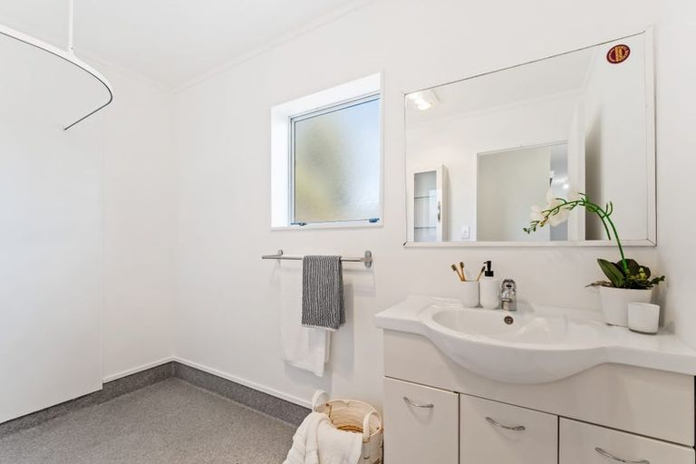 Photo of property in 1/20 Halldene Terrace, Red Beach, 0932