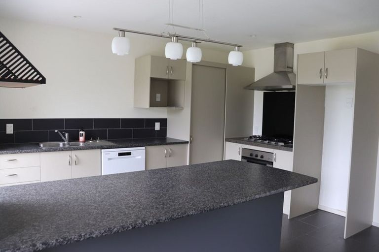 Photo of property in 2 Little Oaks Drive, Yaldhurst, Christchurch, 8042