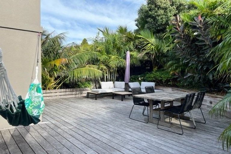 Photo of property in 1/8 Commodore Parry Road, Castor Bay, Auckland, 0620