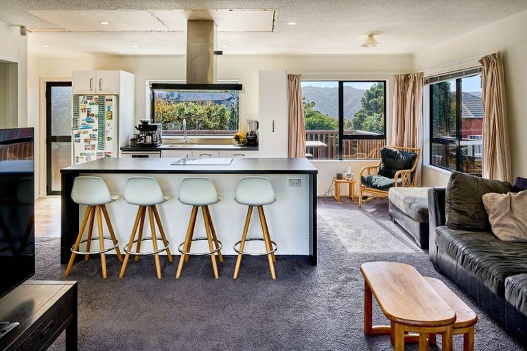 Photo of property in 301 Maungaraki Road, Maungaraki, Lower Hutt, 5010