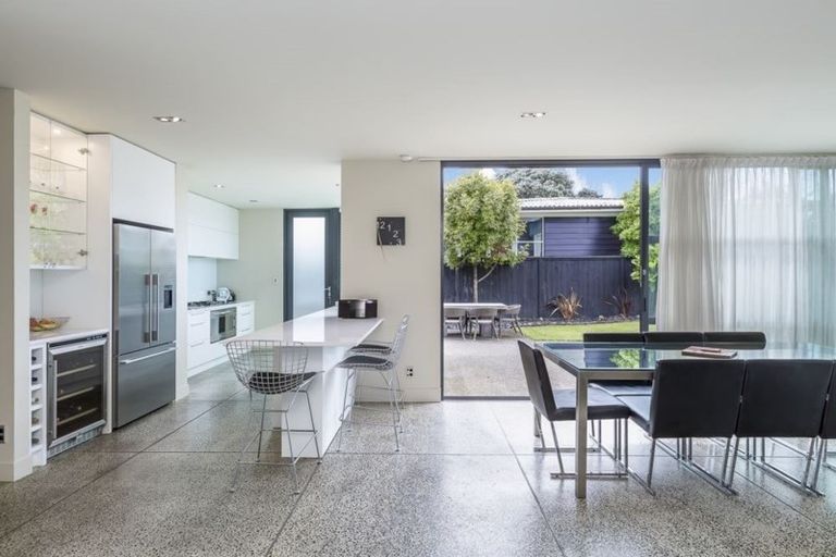 Photo of property in 4a Norwood Road, Bayswater, Auckland, 0622