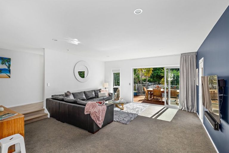 Photo of property in 32 John Downs Drive, Browns Bay, Auckland, 0630