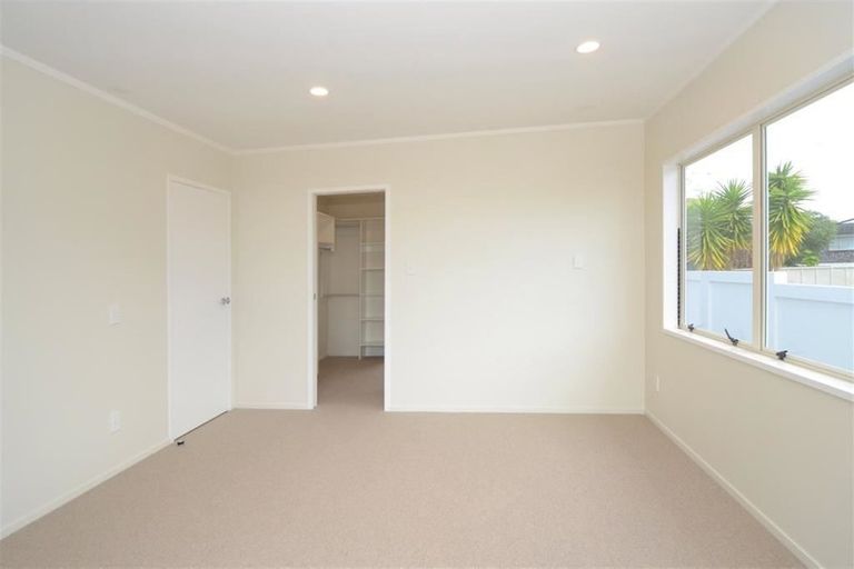 Photo of property in 27 Mcmillan Place, Mellons Bay, Auckland, 2014