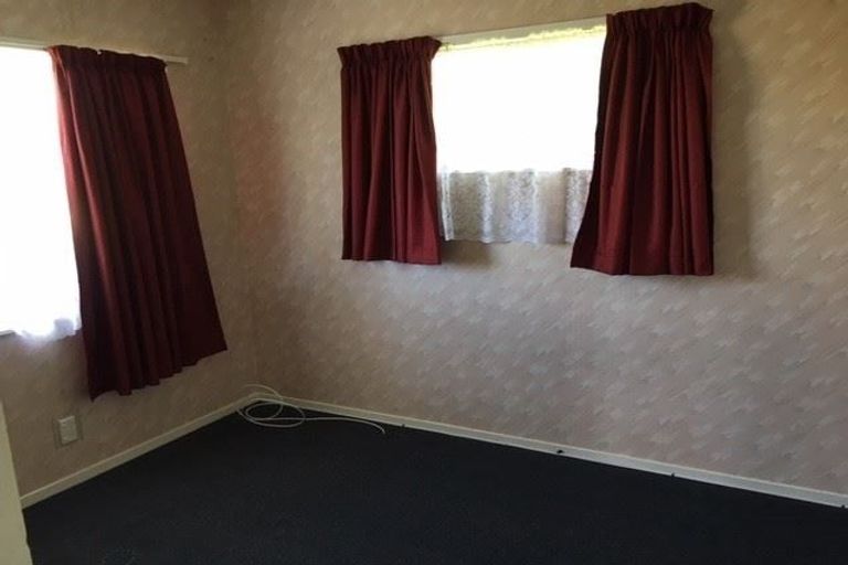 Photo of property in 5 Talavera Place, Te Atatu South, Auckland, 0602