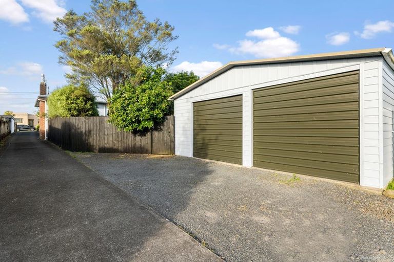 Photo of property in 36 Savoy Road, Glen Eden, Auckland, 0602