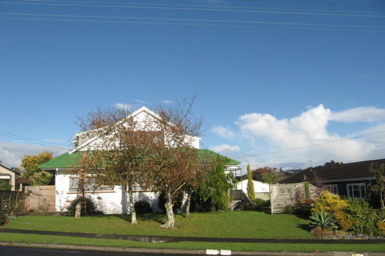 Photo of property in 136 Mellons Bay Road, Mellons Bay, Auckland, 2014