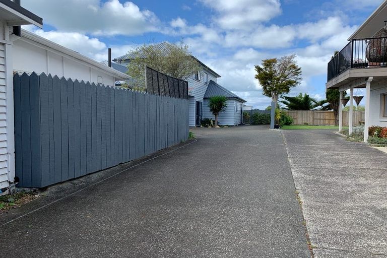 Photo of property in 2/100 Eversleigh Road, Belmont, Auckland, 0622