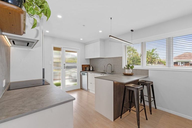 Photo of property in 3b Paton Avenue, Te Atatu South, Auckland, 0610