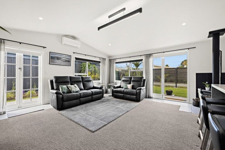 Photo of property in 4a Riverside Drive, Point Wells, 0986