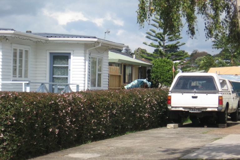 Photo of property in 5a Beaubank Road, Kelston, Auckland, 0602